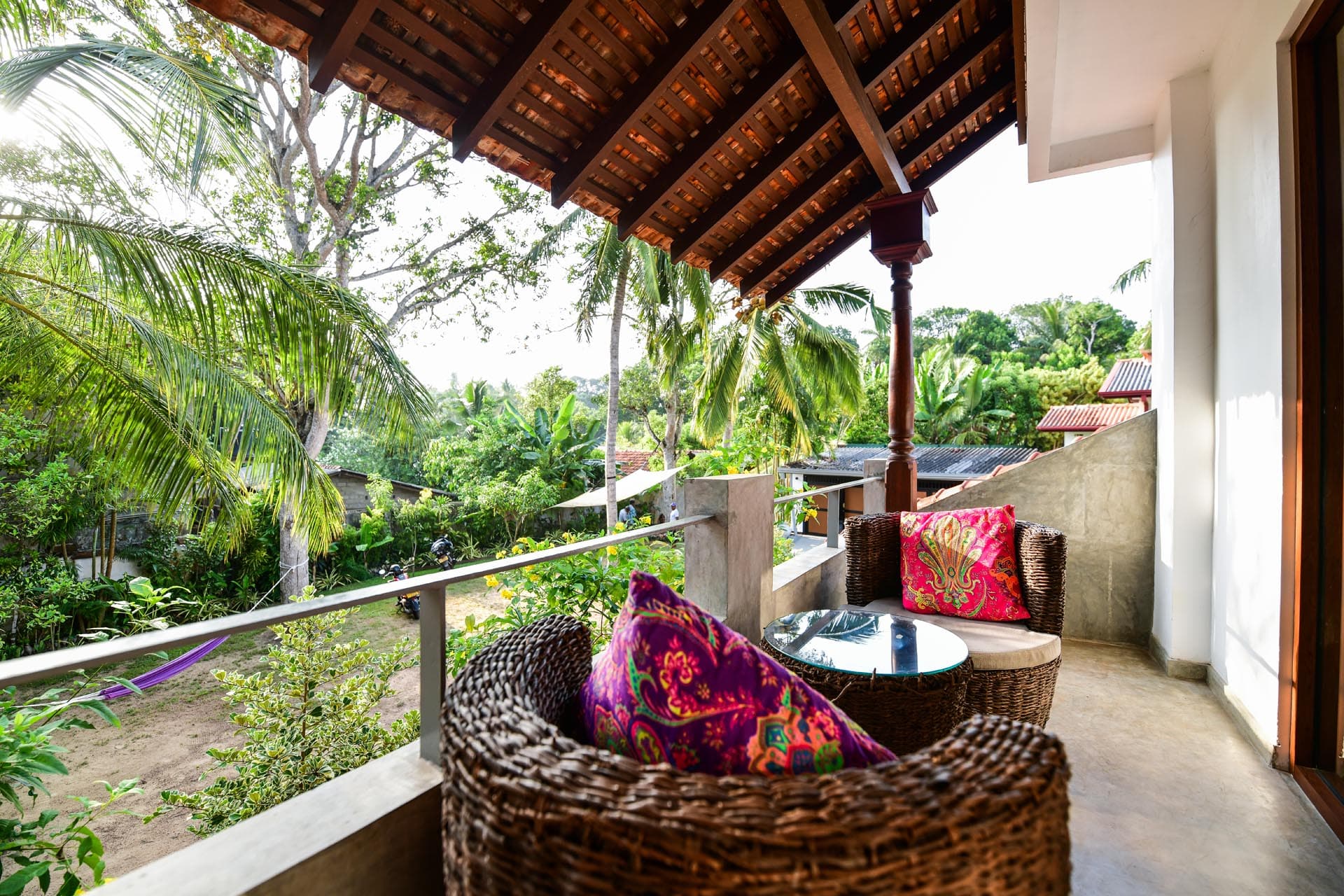 Die besten Zimmer in Hikkaduwa, Sri Lanka. Geräumiges Landmark-Zimmer im Tropical House Jungleside VIlla – Zimmeraußenseite