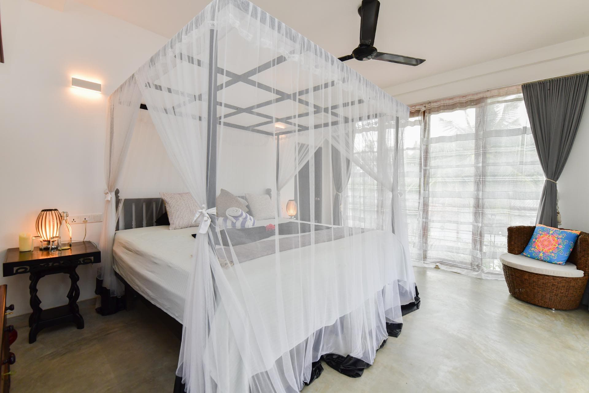 Best rooms in hikkaduwa, Sri Lanka. spacious Landmark Room at Tropical House Jungleside VIlla - room interior