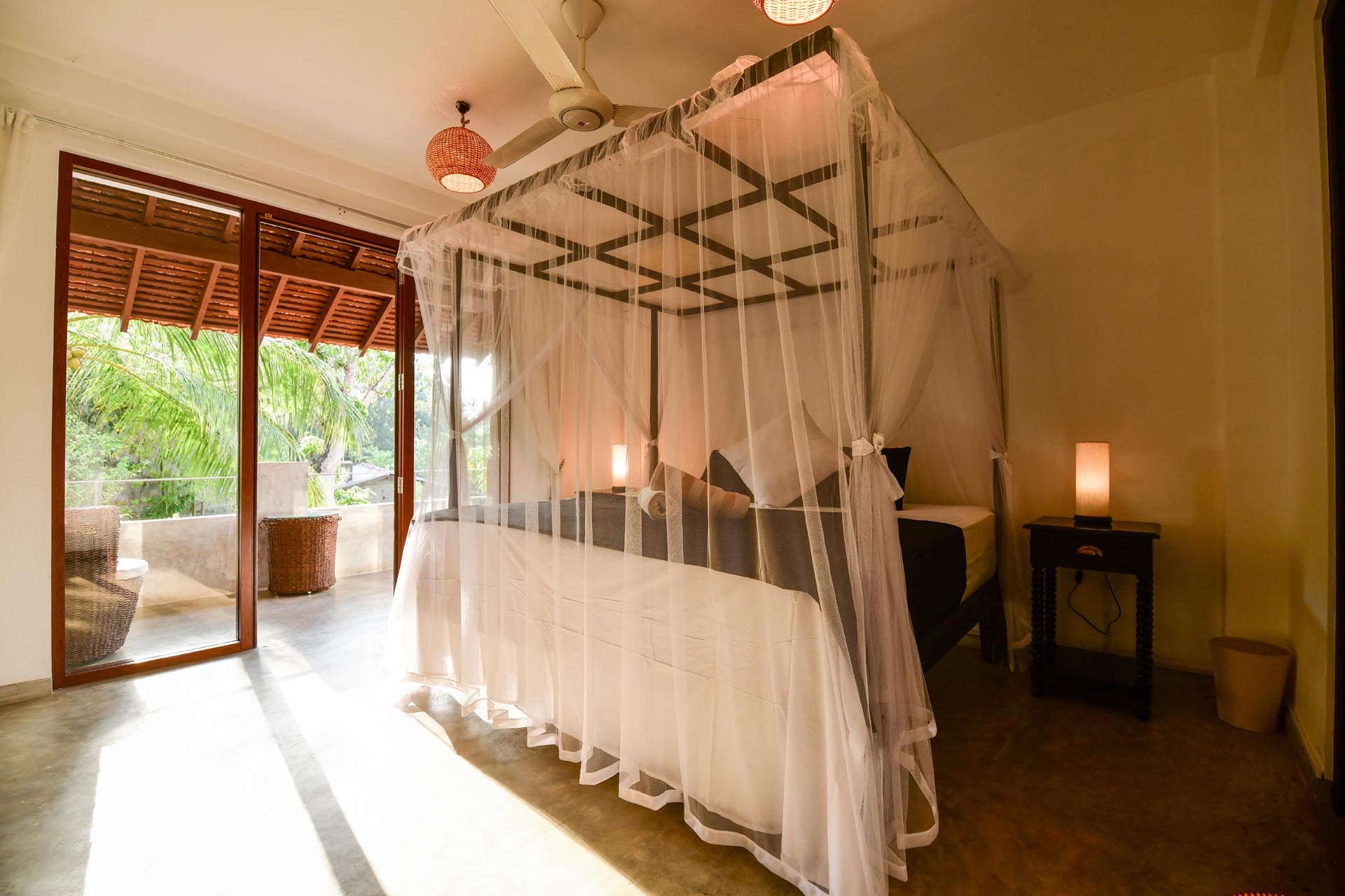 Best rooms in hikkaduwa, Sri Lanka. spacious Landmark Room at Tropical House Jungleside VIlla - room interior
