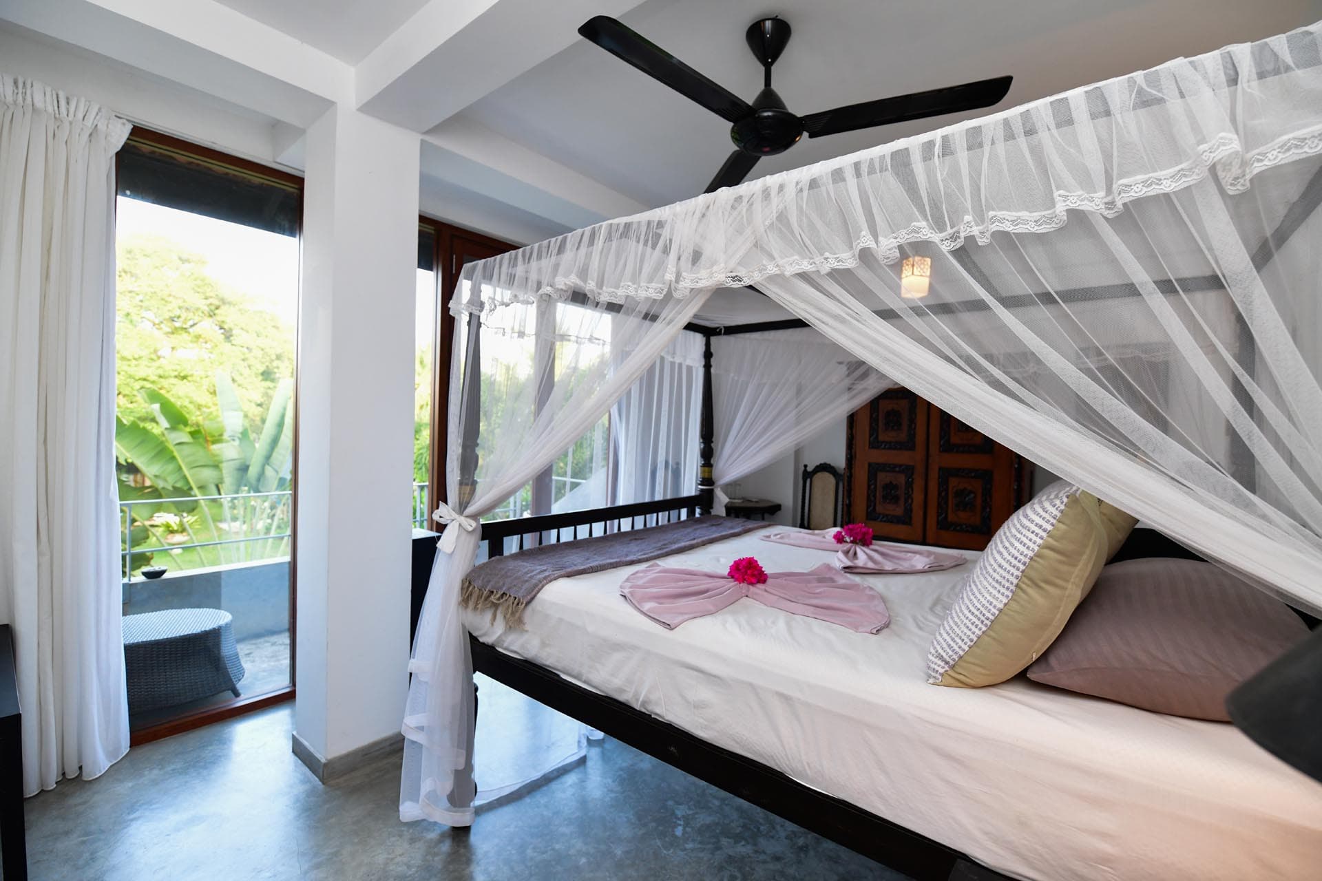 Die besten Zimmer in Hikkaduwa, Sri Lanka. Geräumiges Landmark-Zimmer im Tropical House Jungleside VIlla – Zimmereinrichtung