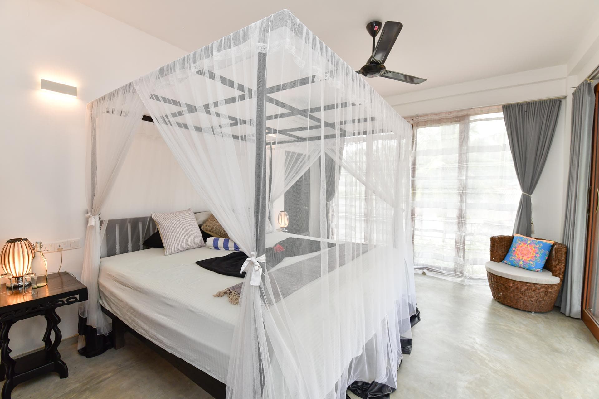 Die besten Zimmer in Hikkaduwa, Sri Lanka. Geräumiges Landmark-Zimmer im Tropical House Jungleside VIlla – Zimmereinrichtung