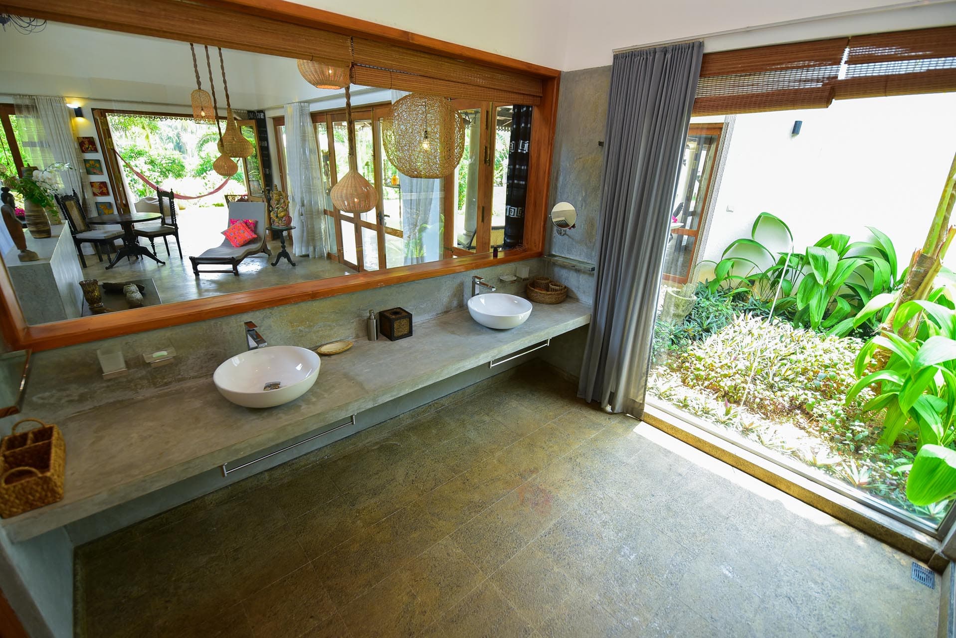 Best rooms in hikkaduwa, Sri Lanka. spacious Princes Suite at Tropical House Jungleside VIlla - Suite Bathroom