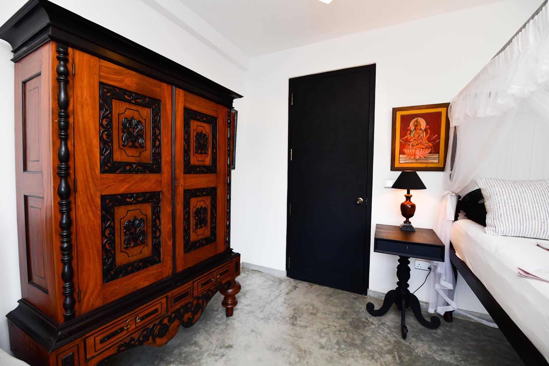 Die besten Zimmer in Hikkaduwa, Sri Lanka. Geräumiges Landmark-Zimmer im Tropical House Jungleside VIlla – Zimmereinrichtung