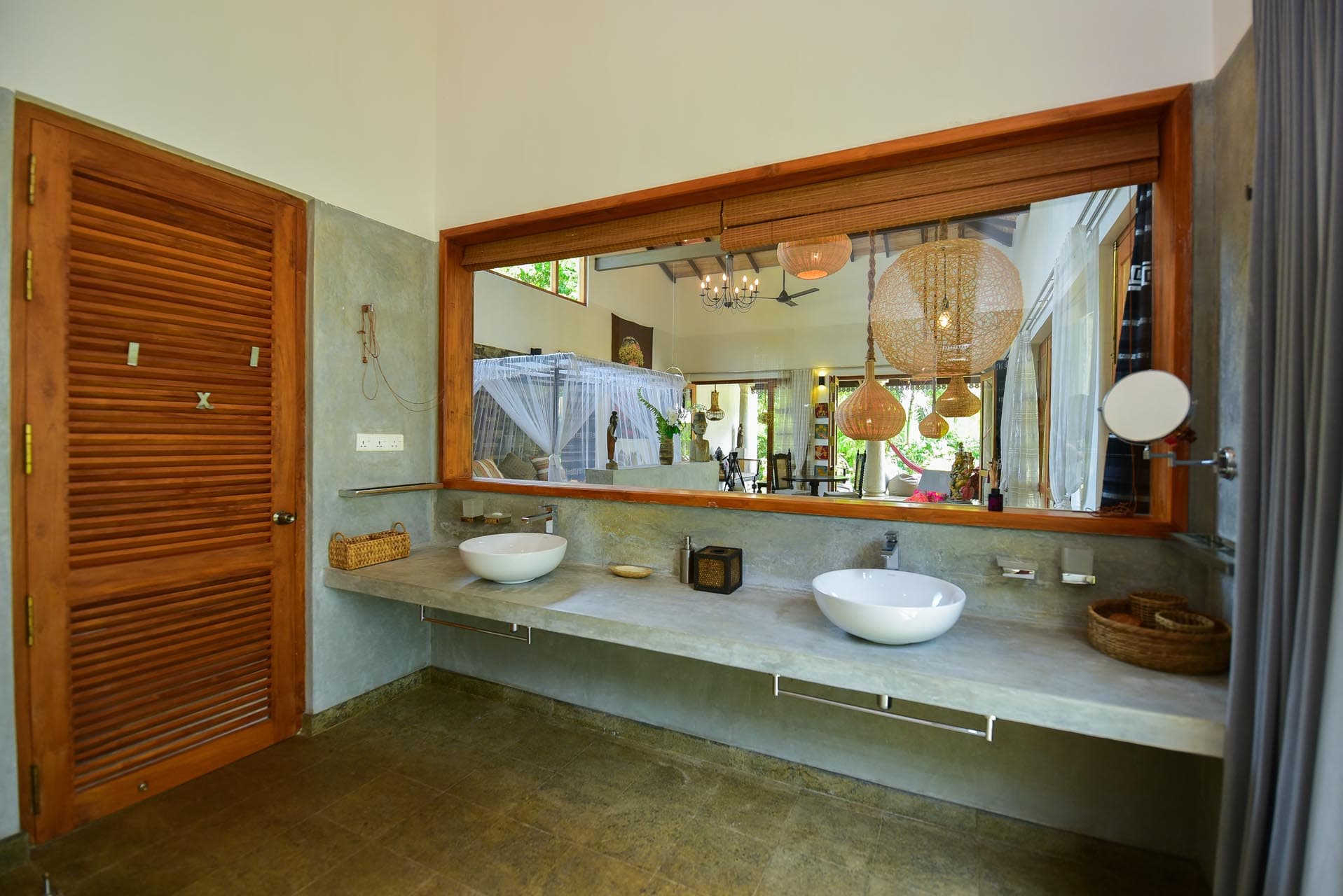 Die besten Zimmer in Hikkaduwa, Sri Lanka. Geräumige Prinzensuite im Tropical House Jungleside VIlla – Suite-Badezimmer