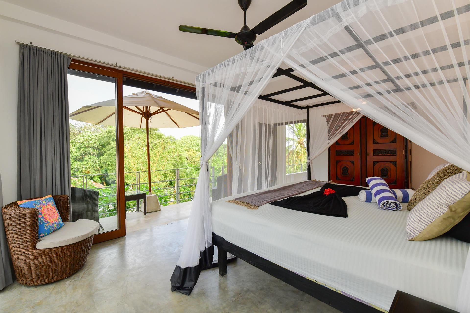 Die besten Zimmer in Hikkaduwa, Sri Lanka. Geräumiges Landmark-Zimmer im Tropical House Jungleside VIlla – Zimmereinrichtung